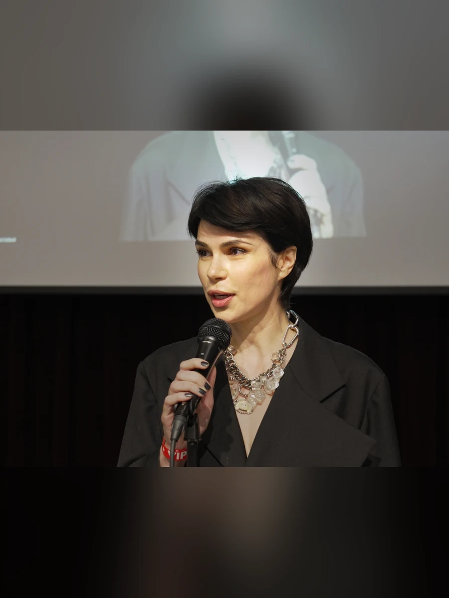 Katya Romanovskaya on stage